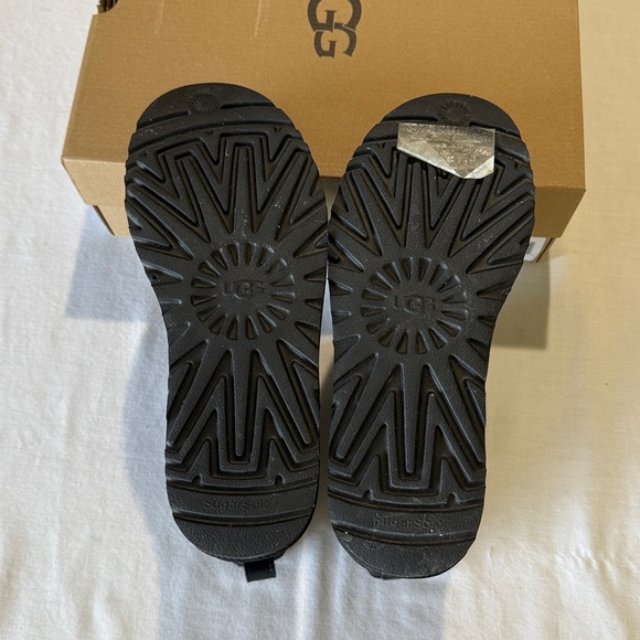 UGG W Classic Mini II Black Asst Sizes Km - Picture 4 of 4